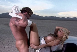 Jill Kelly scopata nel deserto