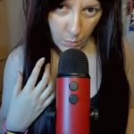 dammi-il-tuo-cazzo-dentro-alla-bocca-giochi-e-suoni-di-saliva-e-bocca-in-asmr-con-blue-yeti