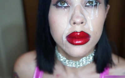 Jasmine Dark riceve una bella sborrata in faccia!