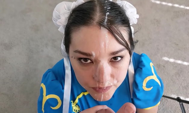 Chun-Li si prende una bella sborrata in faccia!